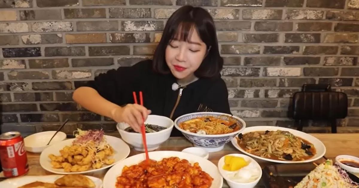 Popular Mukbang YouTuber Tzuyang Apologizes Over Racist Video — Netizens React