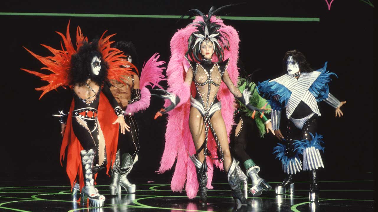 In 1980 Lynda “Wonder Woman” Carter paid tribute to Kiss on TV, and we’re not sure if our eyes have ever recovered