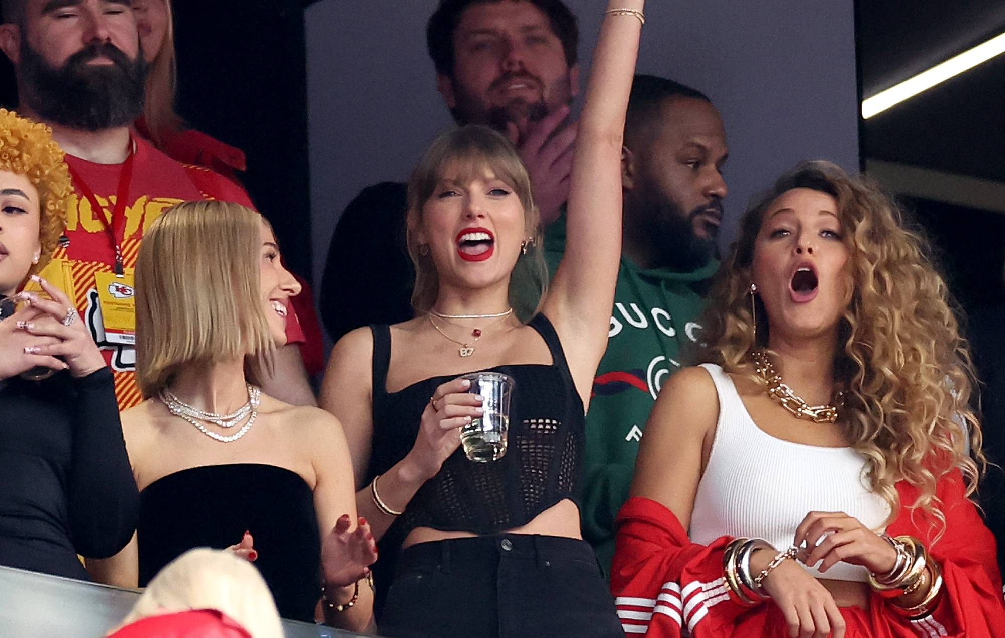 Taylor Swift goes viral for downing beer on Super Bowl big screen: “Icon”