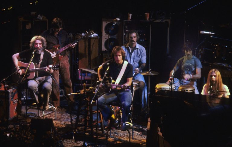 The Grateful Dead break record for most Top 40 albums