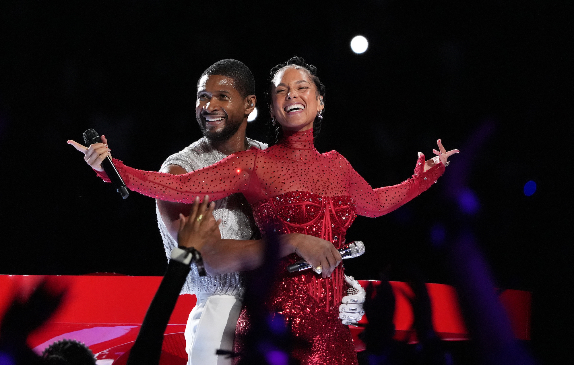 Usher brings out Alicia Keys during throwback Super Bowl Halftime Show performance