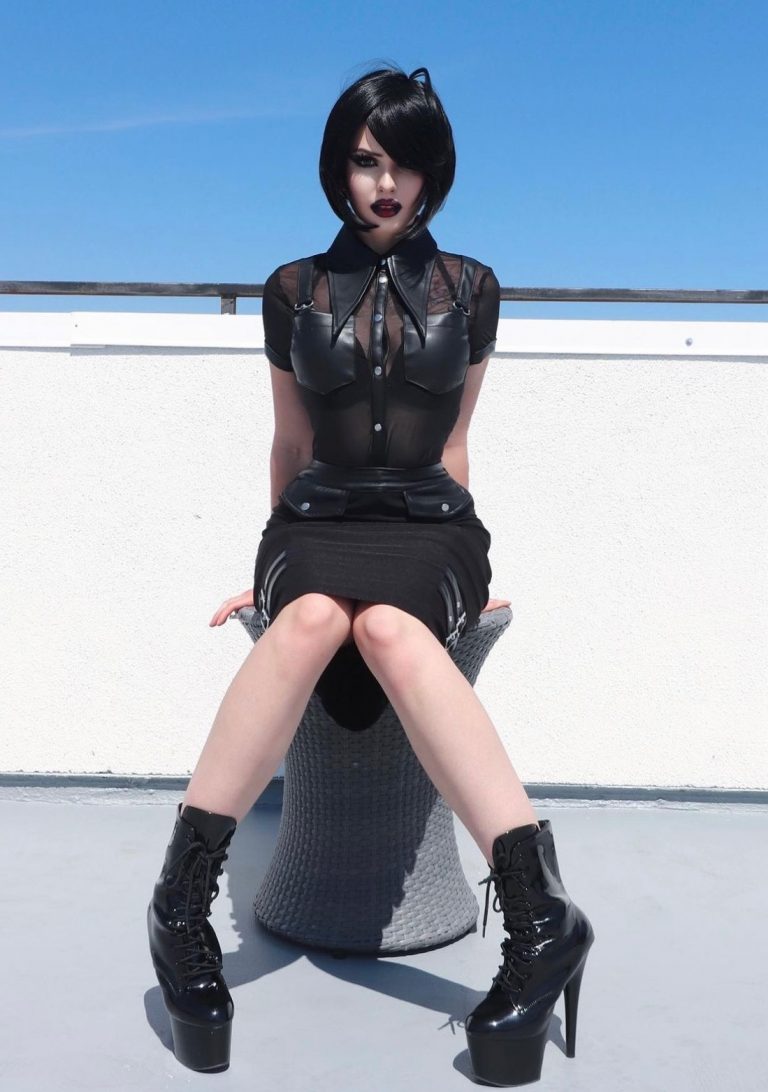 The Power of Letting Go — Dark Songstress Bella Kelly’s Debuts Video for “Goodbye”