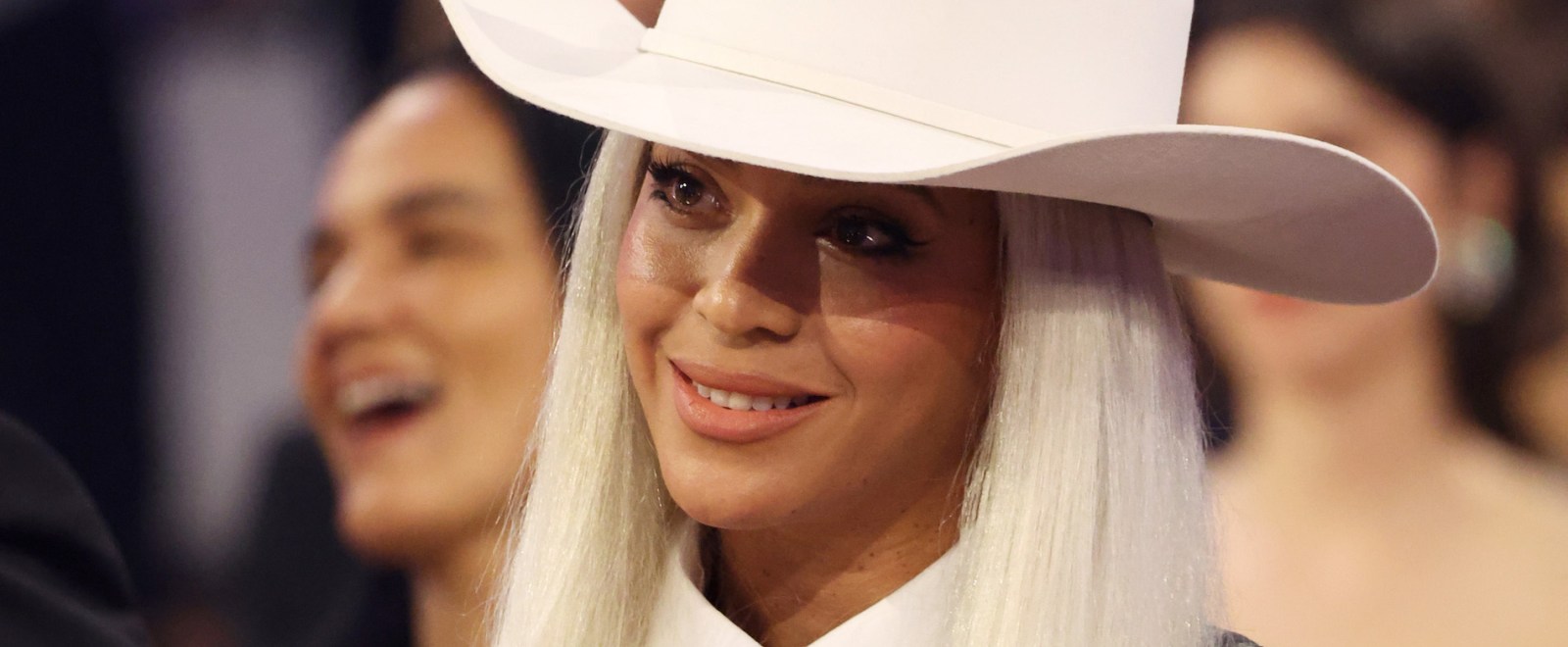 Do Beyoncé & Erykah Badu Have Beef?