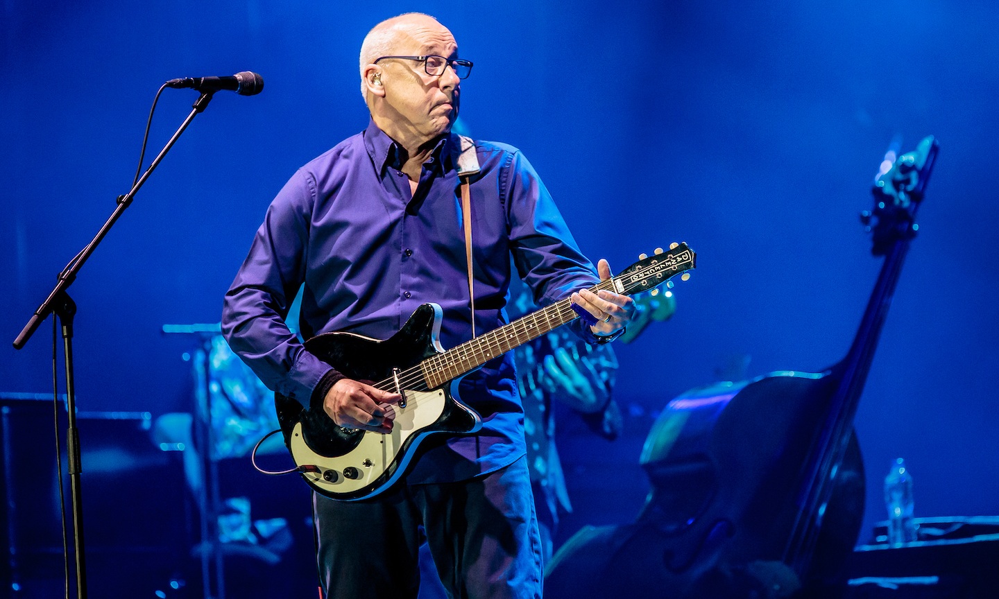 Mark Knopfler’s Guitar Heroes Eyes Top Of UK Charts With ‘Going Home’