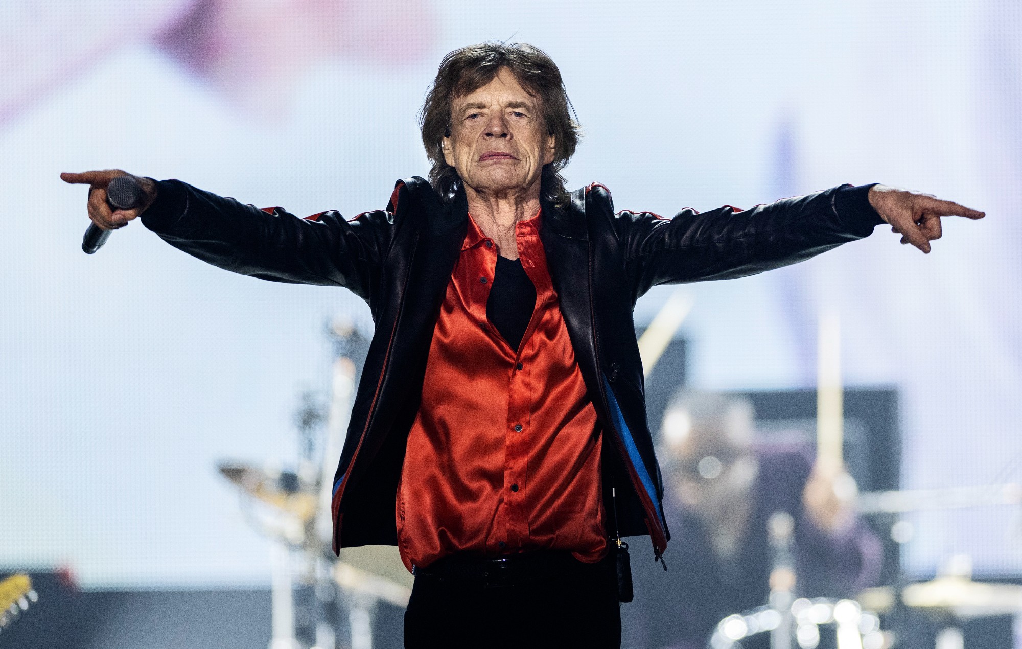 Watch Mick Jagger dance to ‘Moves Like Jagger’ at a bar