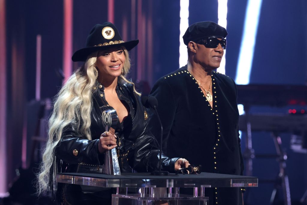 Beyoncé Accepts The Innovator Award At The 2024 iHeartRadio Music Awards From Stevie Wonder