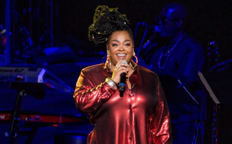 Jill Scott Catches Xitter Wrath After Propping Up Chris Brown & Seemingly Defending Abusers