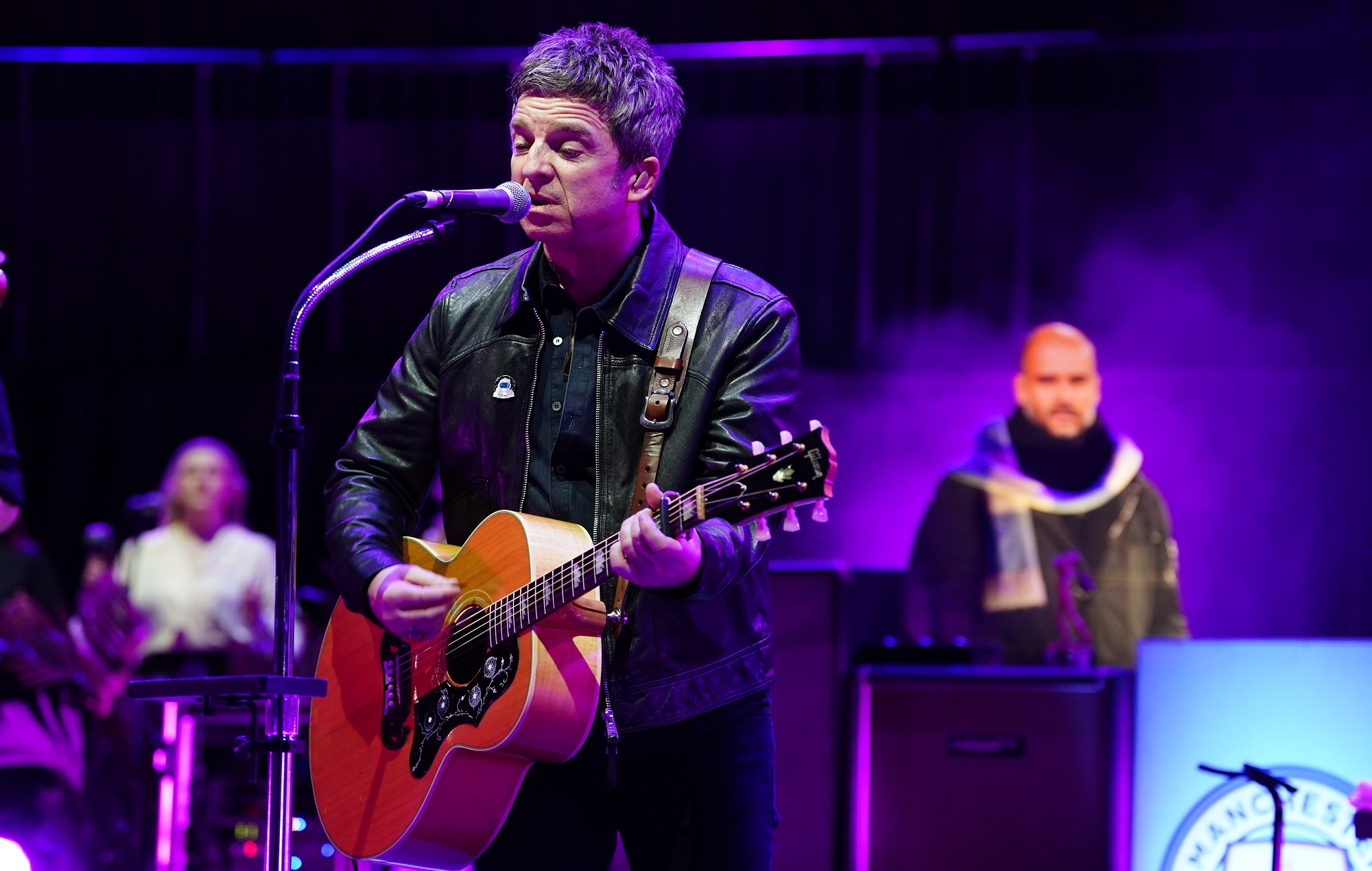 Noel Gallagher says he has scrapped acoustic album and wants to do a “defiant rock record”