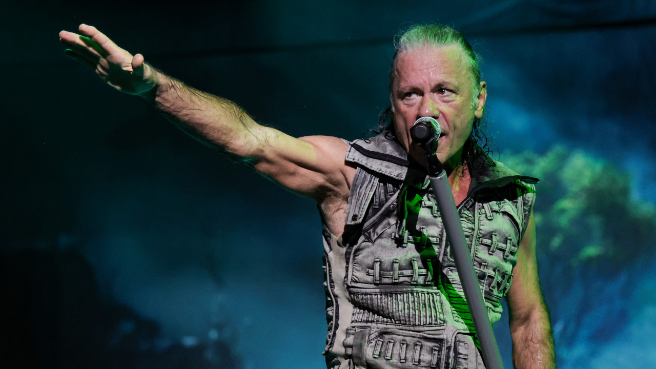 “If you wanna be disgusting, do it outside!” Bruce Dickinson blasts fan for allegedly using pepper spray during Brazil concert