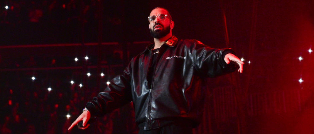 Drake Offered To Pay For A Fan’s Divorce At His Show So That She Could Be Single And ‘Ready To Mingle’