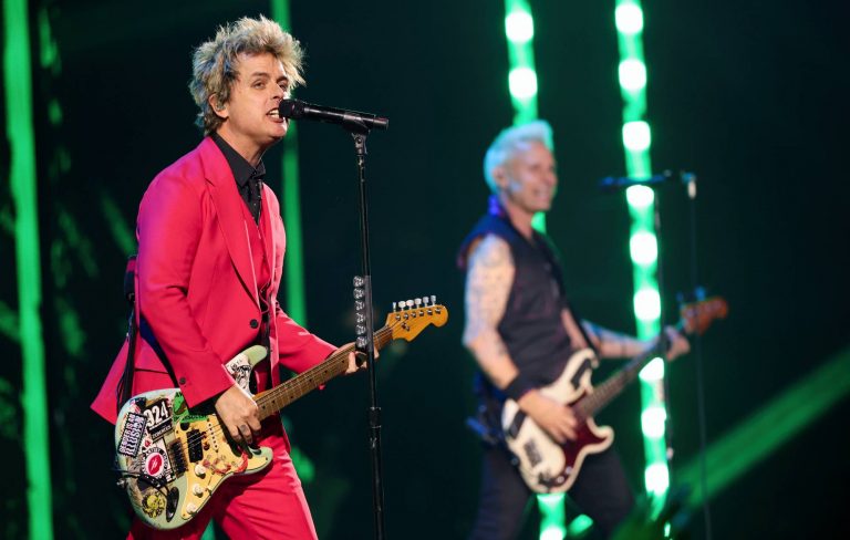 Watch Green Day’s Billie Joe Armstrong and Mike Dirnt play covers with ex-Van Halen bassist who has “changed the history of rock ‘n’ roll”