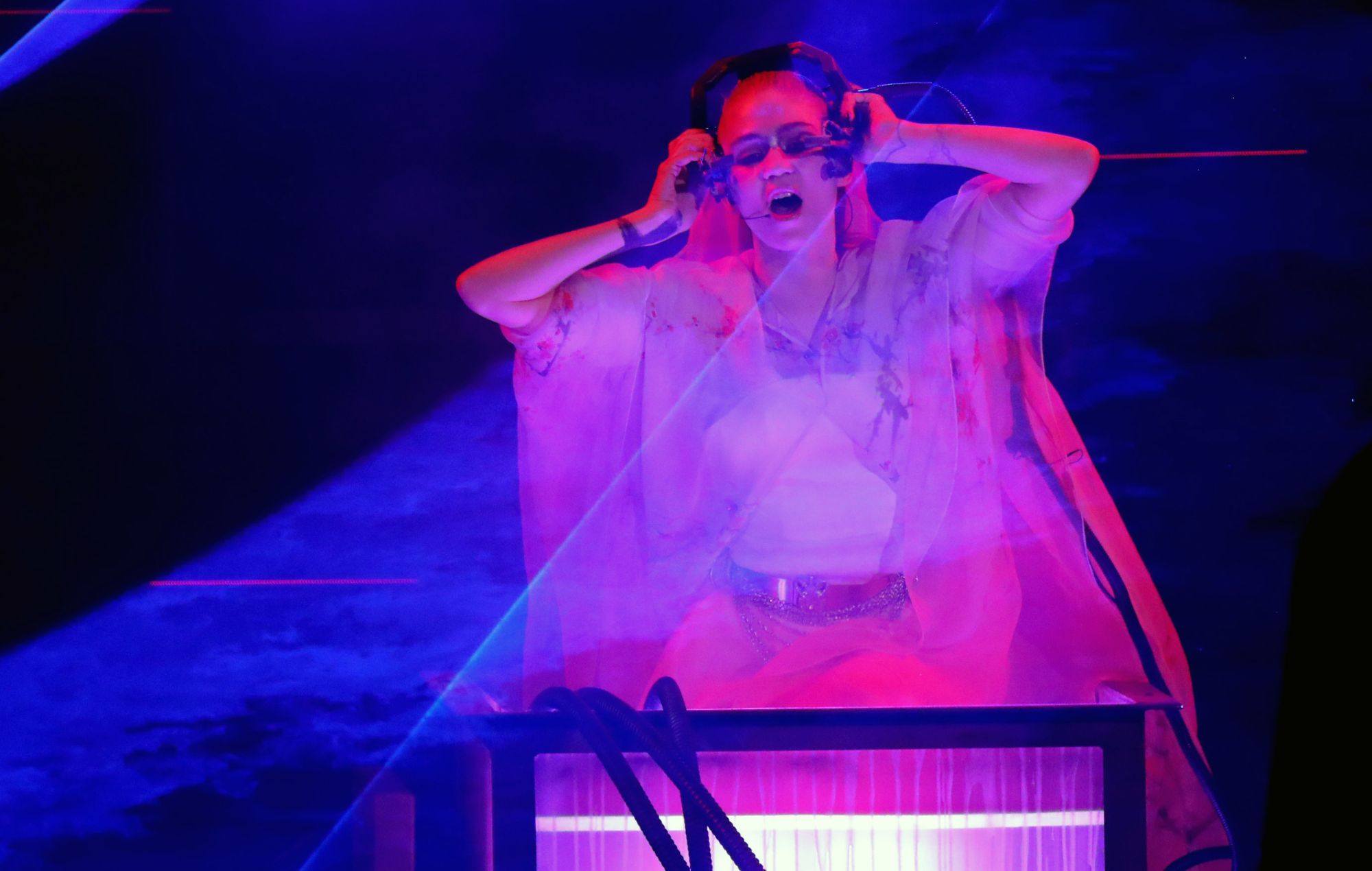 Grimes’ DJ set at Coachella mired by technical difficulties, social media reacts