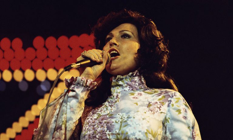 Best Loretta Lynn Songs: 20 Essential Country Tunes