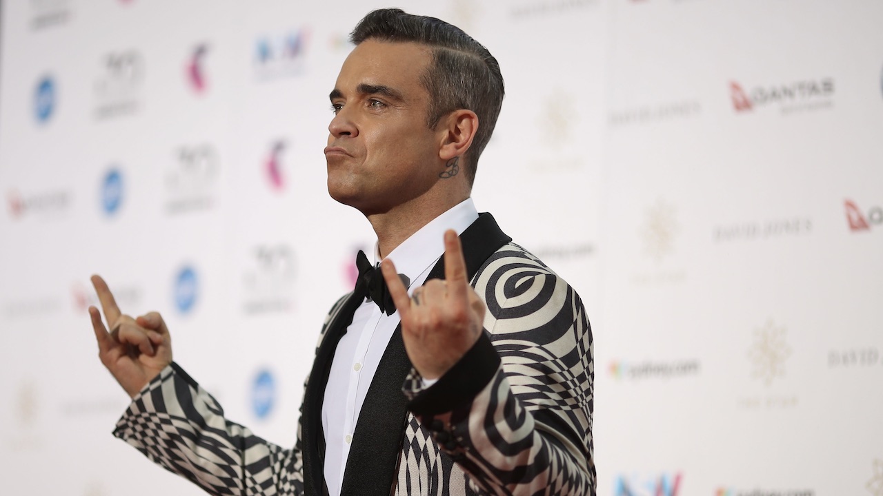 “He’s unhinged, super smart, super talented and willing to upset”: British pop superstar Robbie Williams hails the one rock star he thinks is lighting up 2024’s “boring”, danger-free music scene