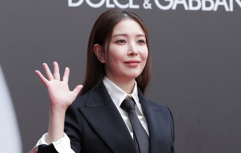 BoA responds to negative comments about her appearance: “Stop wasting your time”