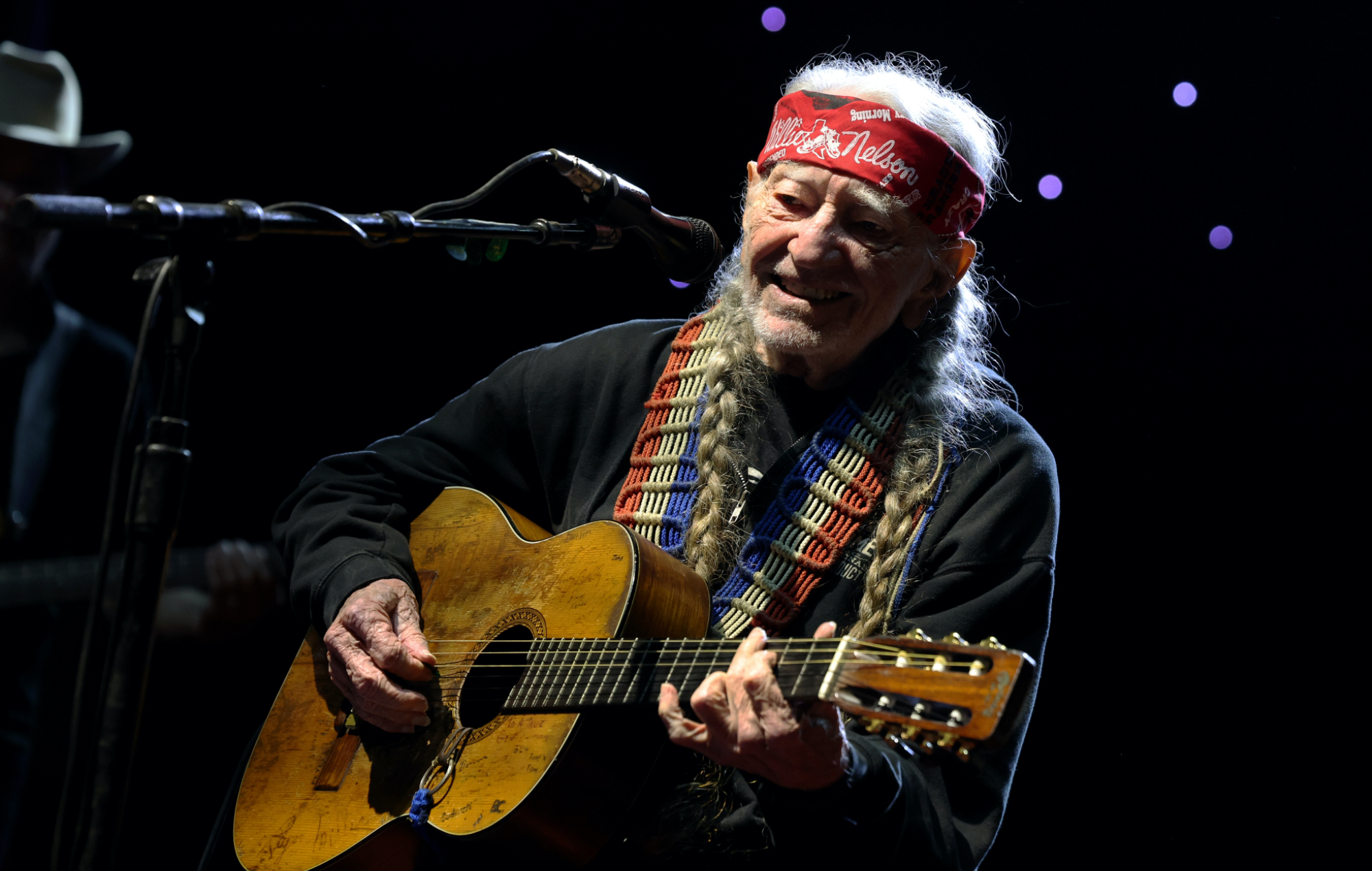 Willie Nelson announces new cannabis cookbook: “We’re cooking with good vibes only”