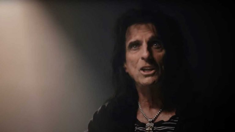 “It was energetic, but so chaotic. I thought, ‘Somebody’s going to die'”: Watch chaotic Alice Cooper footage from the infamous Toronto Rock N Roll Revival