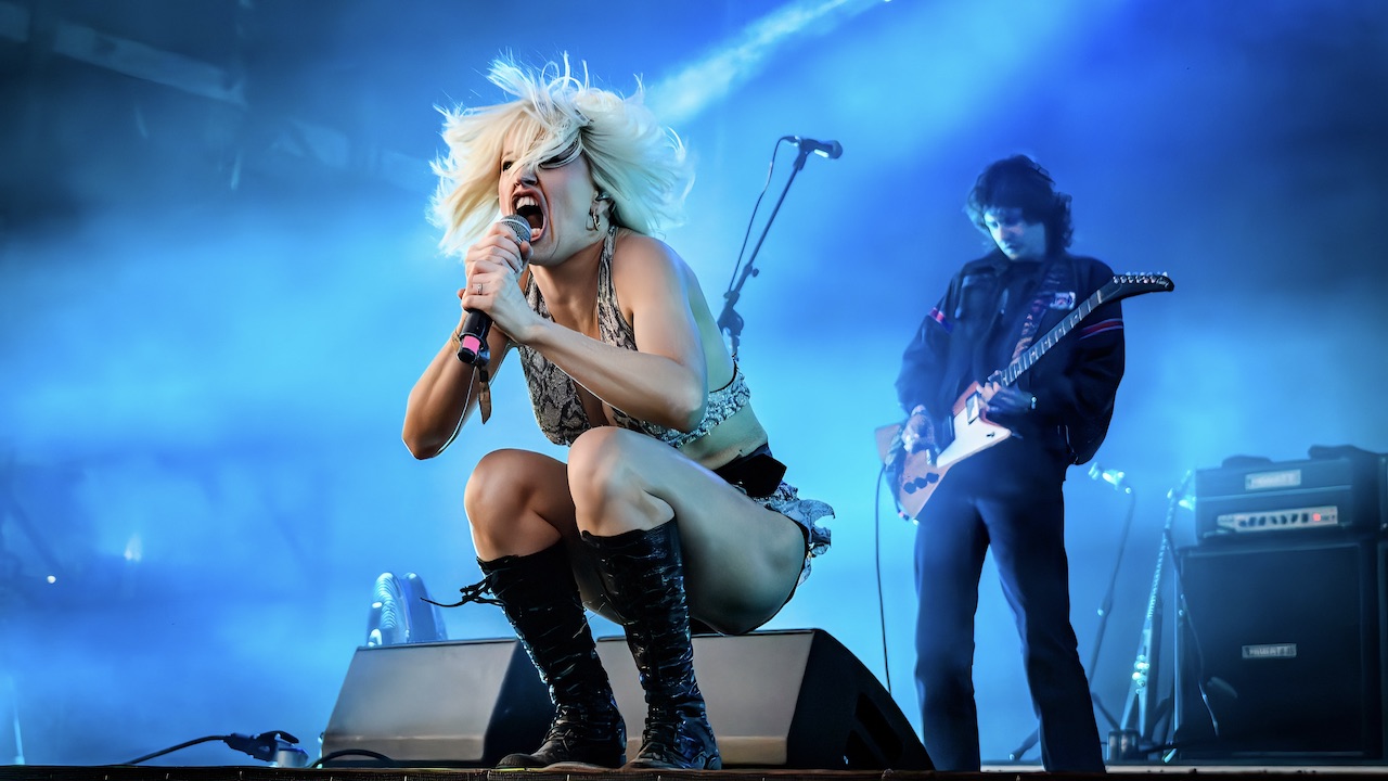 Amyl and The Sniffers reveal UK and European tour plans, share defiant new single calling out jealous and judgemental “40-year-old metalheads”