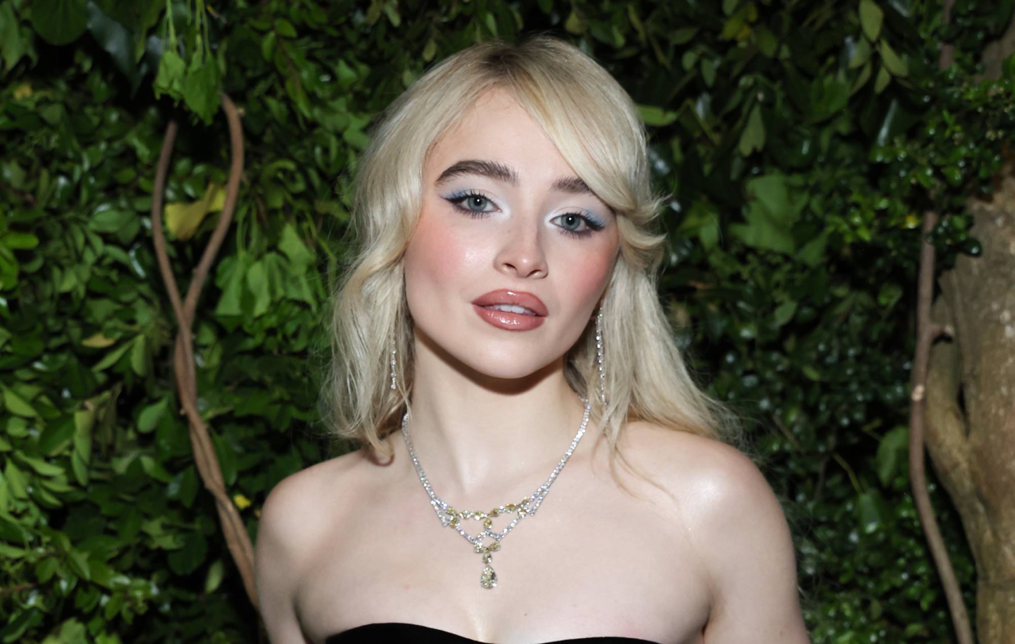 Sabrina Carpenter’s ‘Espresso’ spends full month at Number One