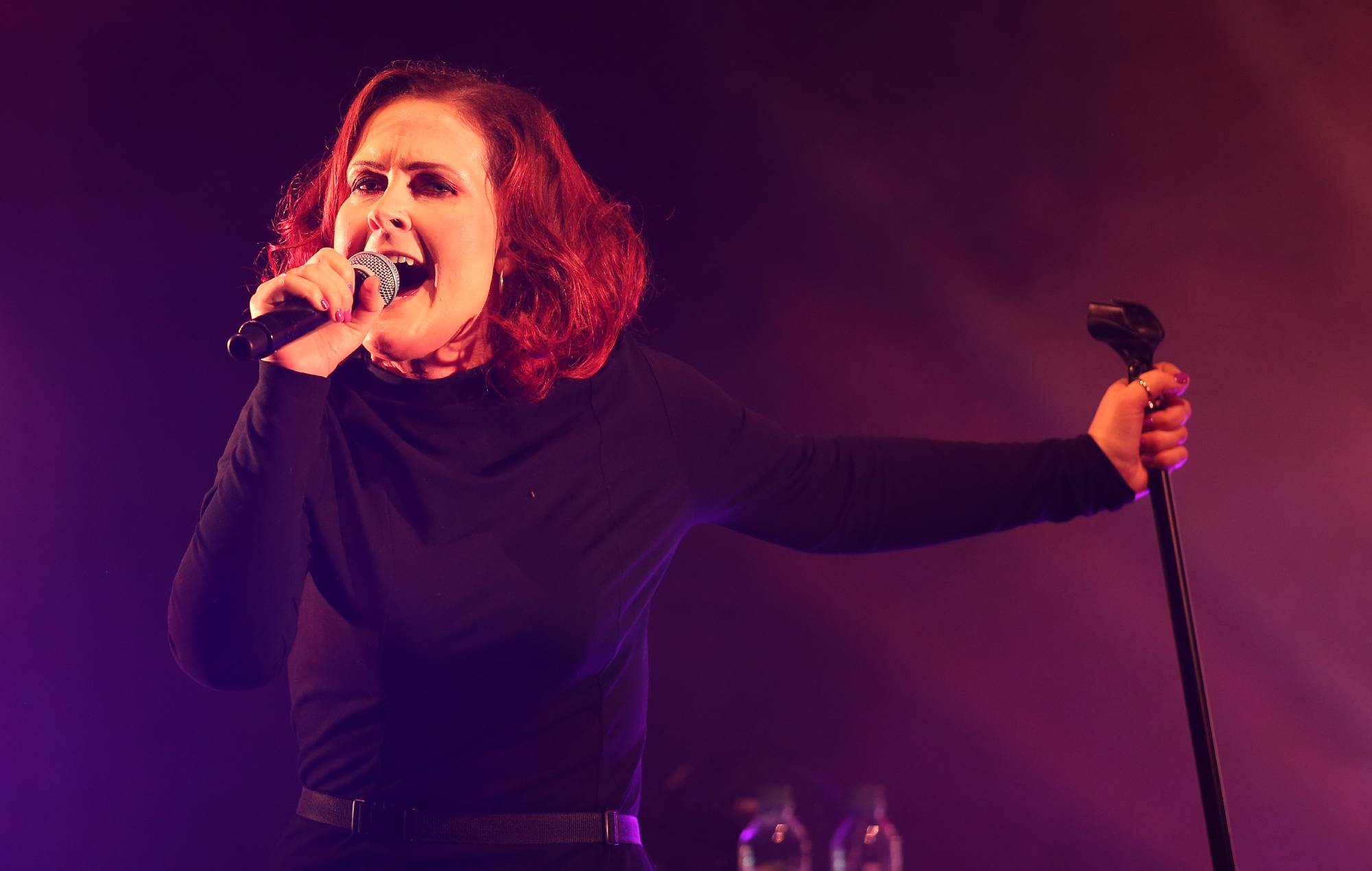 Watch Alison Moyet’s spirited cover of David Bowie’s ‘Absolute Beginners’