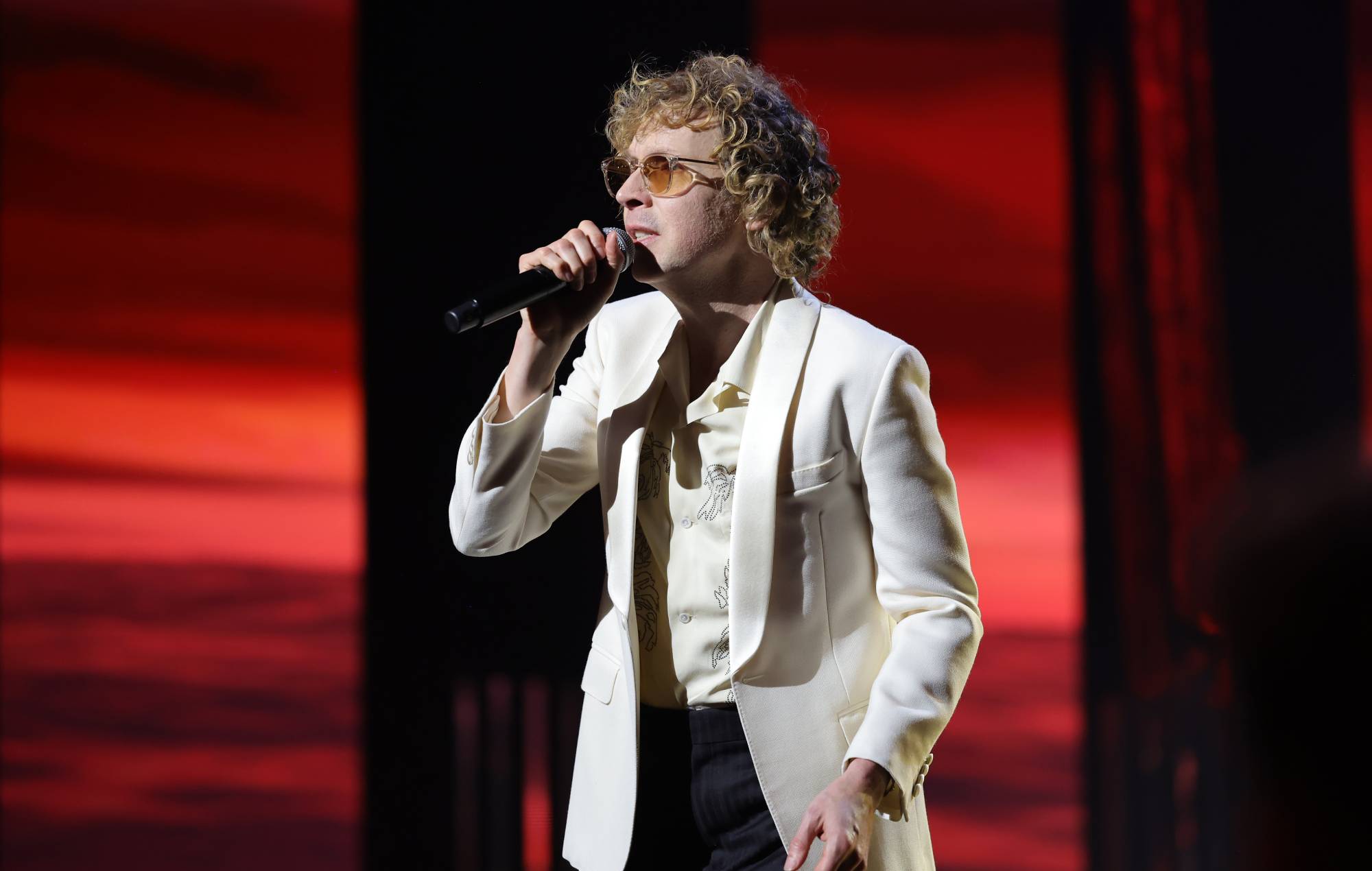 Listen to Beck’s orchestral performance of ‘Paper Tiger’ on Kimmel