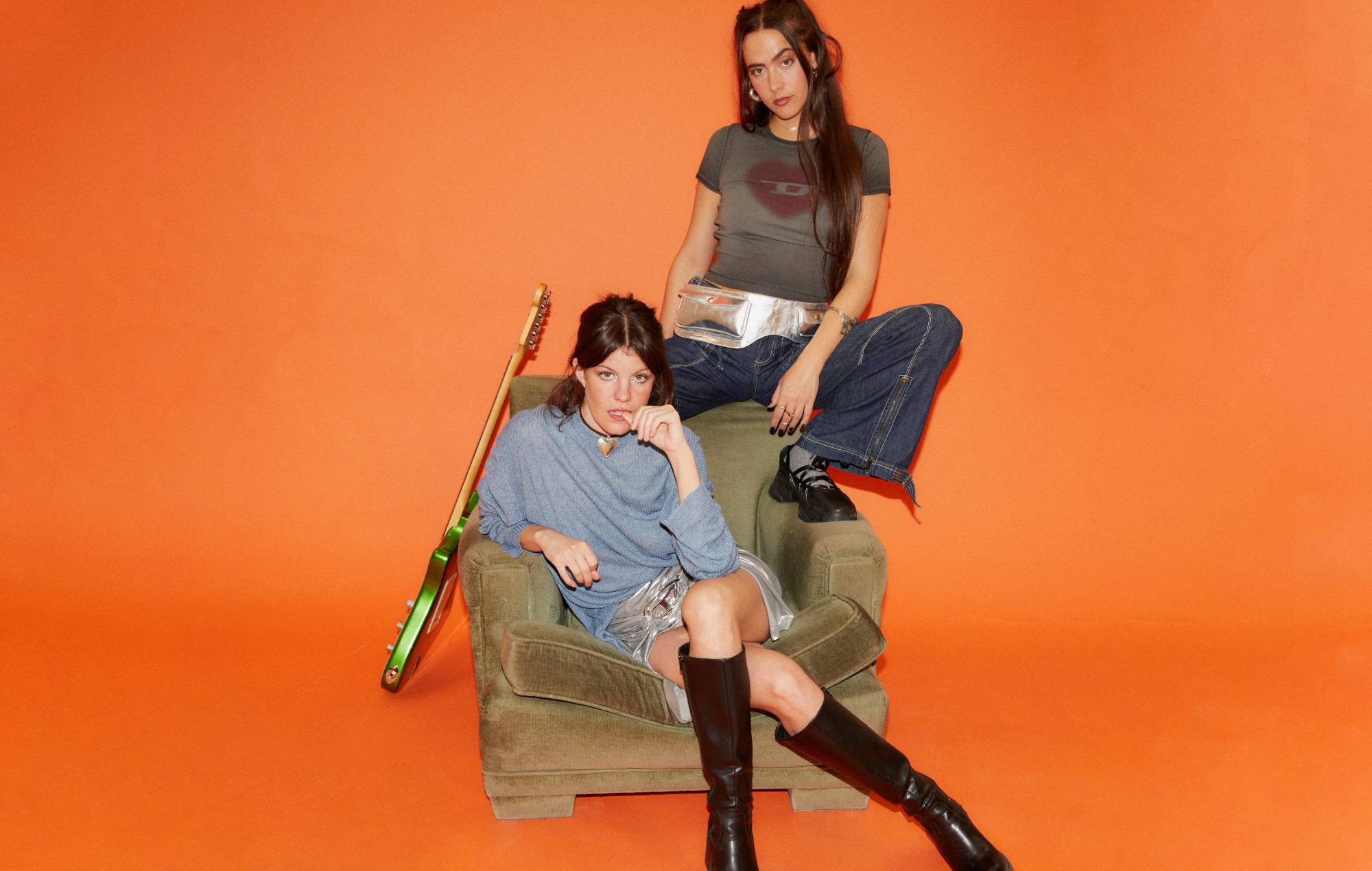 Listen to Hinds’ first ever Spanish language single, ‘En Forma’