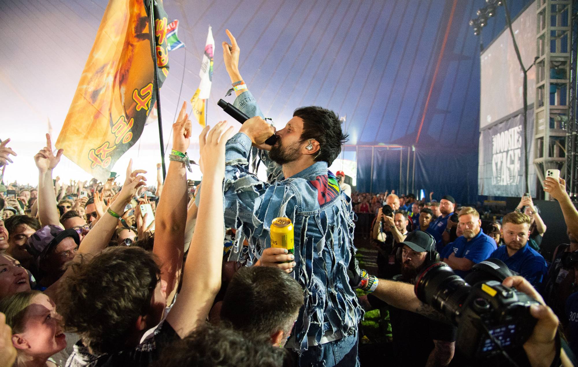 Glastonbury 2024: Kasabian cover bangers, play classics and preview ‘Happenings’ at packed-out Glastonbury 2024 secret set