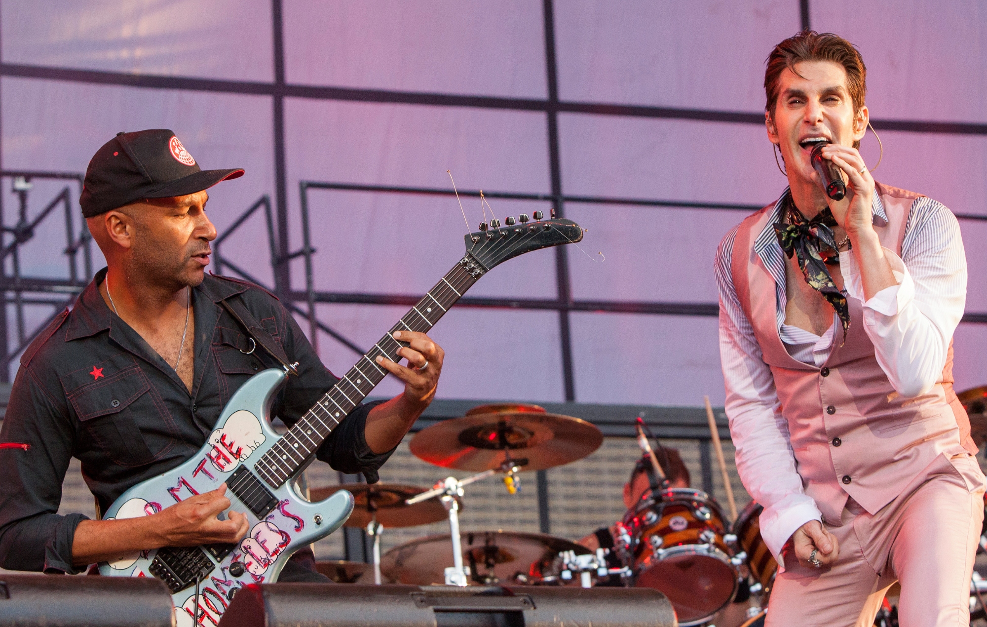 Watch Jane’s Addiction bring out Tom Morello to perform ‘Mountain Song’ and ‘Chip Away’ in Germany