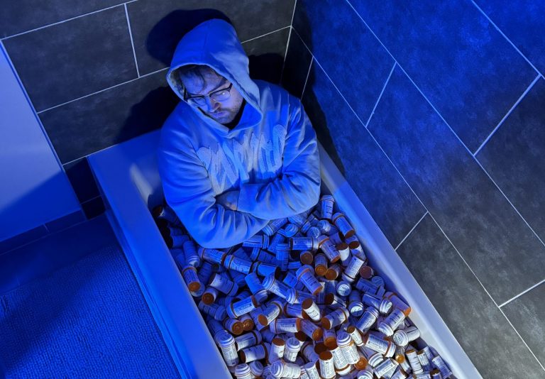 Rising Emo Trap Artist Desolate Celebrates Release of New Album “BED ROTTING”