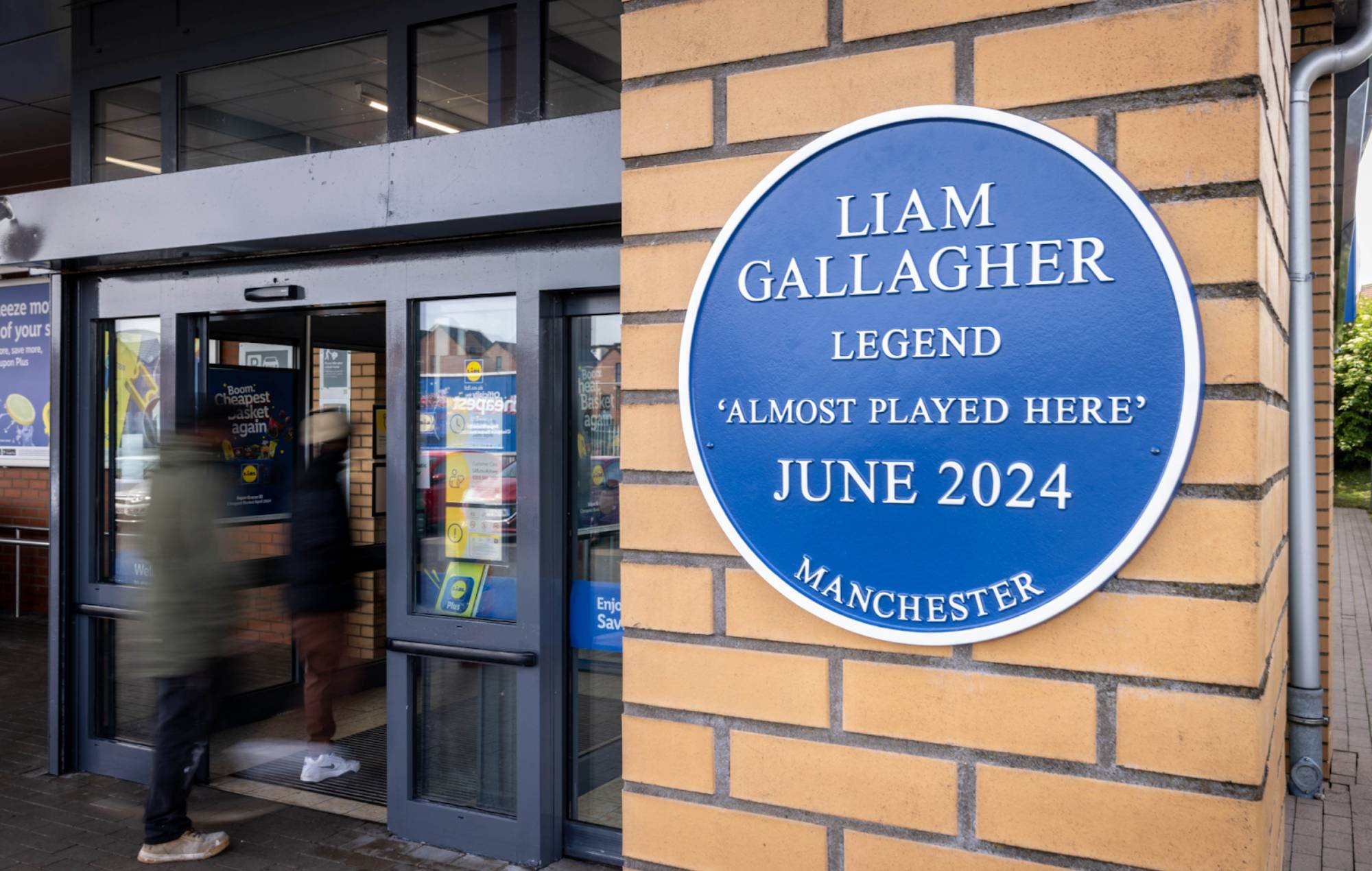 Blue plaque installed at Manchester Lidl to honour Liam Gallagher “almost” playing there