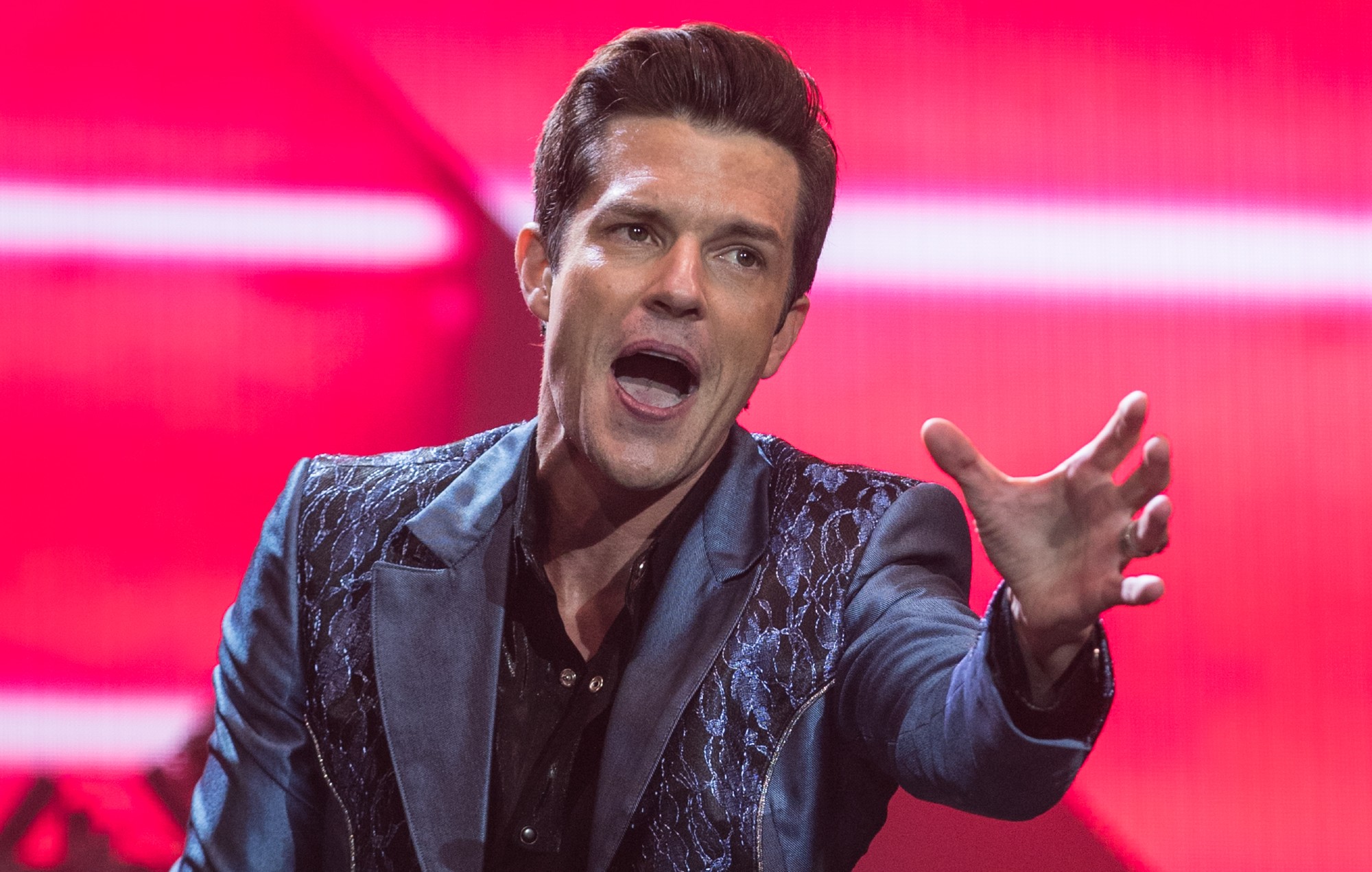 The Killers cover The Stone Roses’ ‘Ten Storey Love Song’ in Manchester