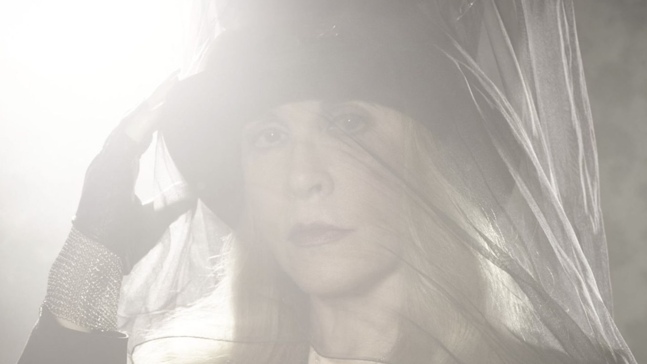 “I wanted to go there and sit on her bed and sing to her”: Stevie Nicks reflects on Christine McVie’s final hours