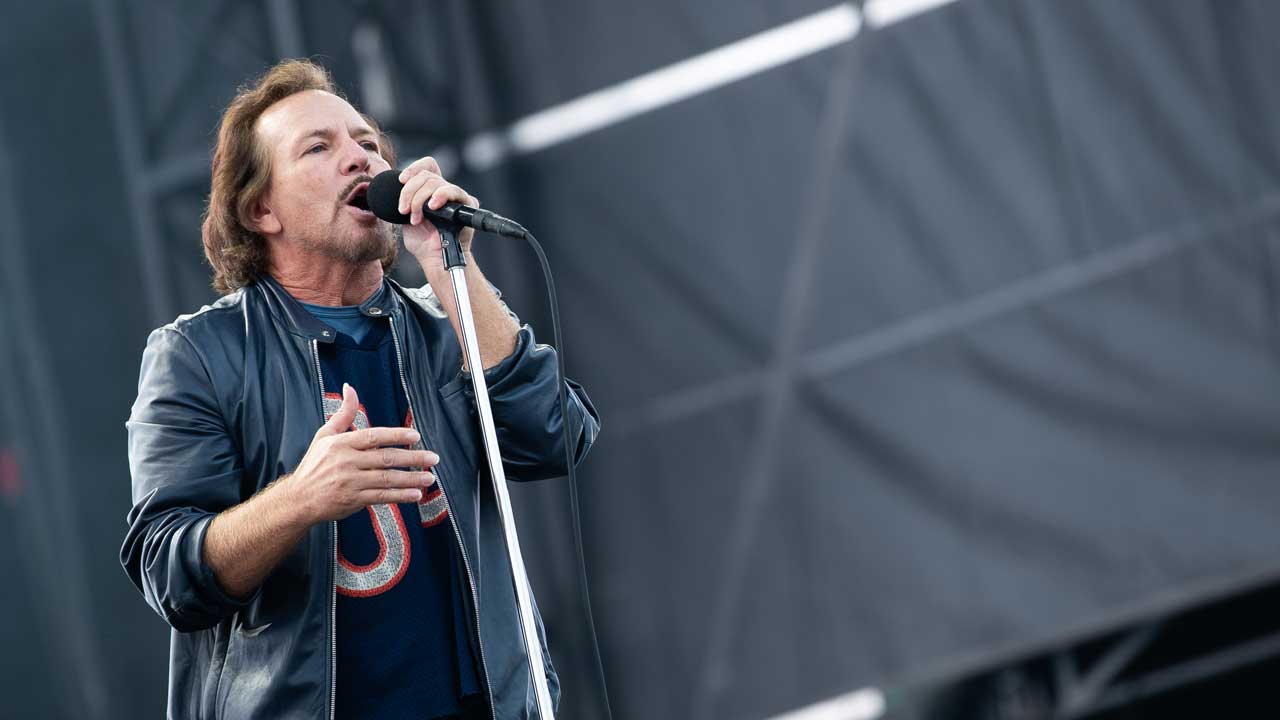 “It felt like maybe you couldn’t breathe, and maybe you wouldn’t make it through the night”: Eddie Vedder opens up on alarming illness that led to the cancellation of three Pearl Jam shows