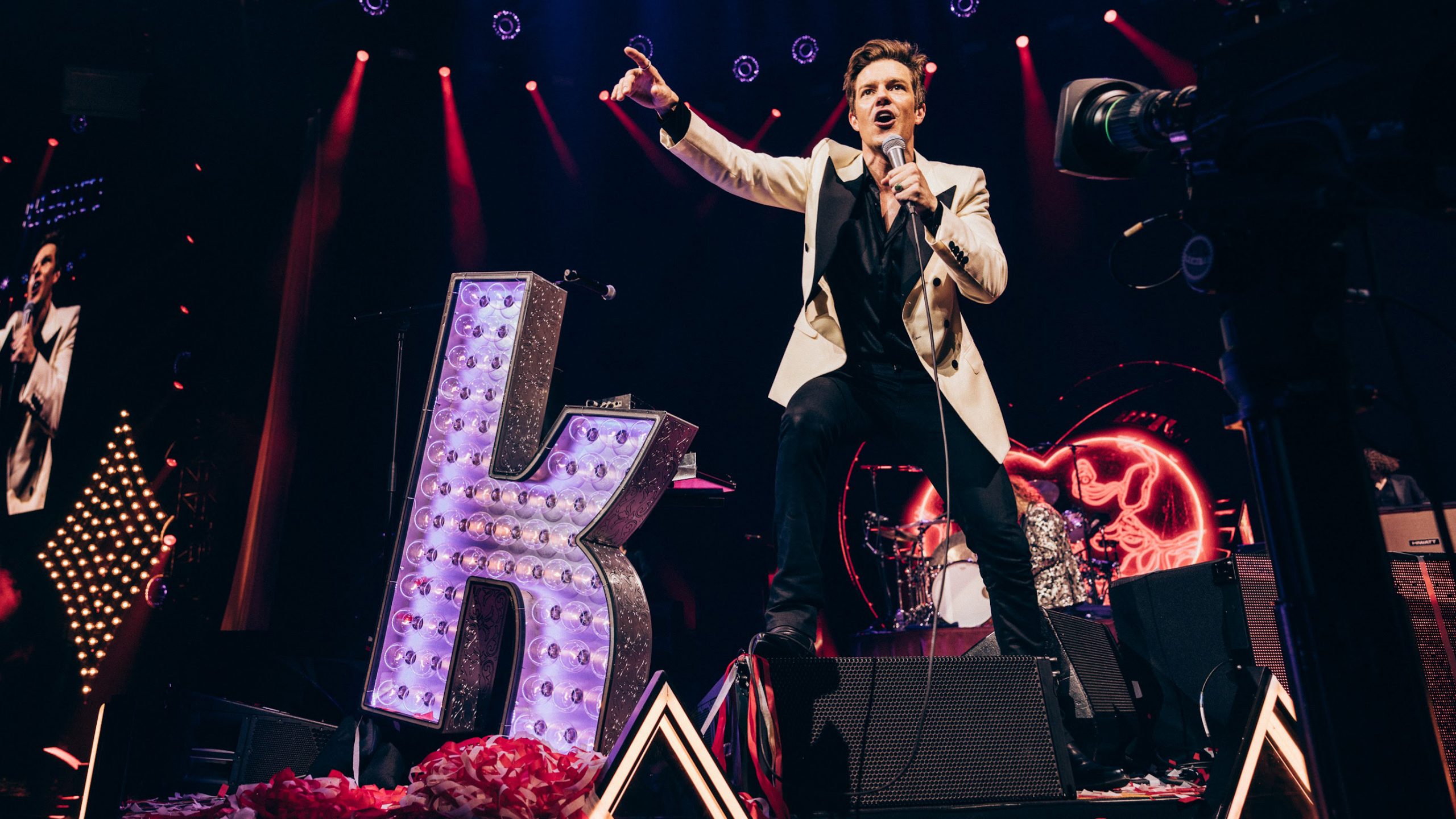 “Stars in every sense of the word.” The Killers bring glitz, glam and wall-to-wall big-hitters as they sign off their Las Vegas-style residency in London