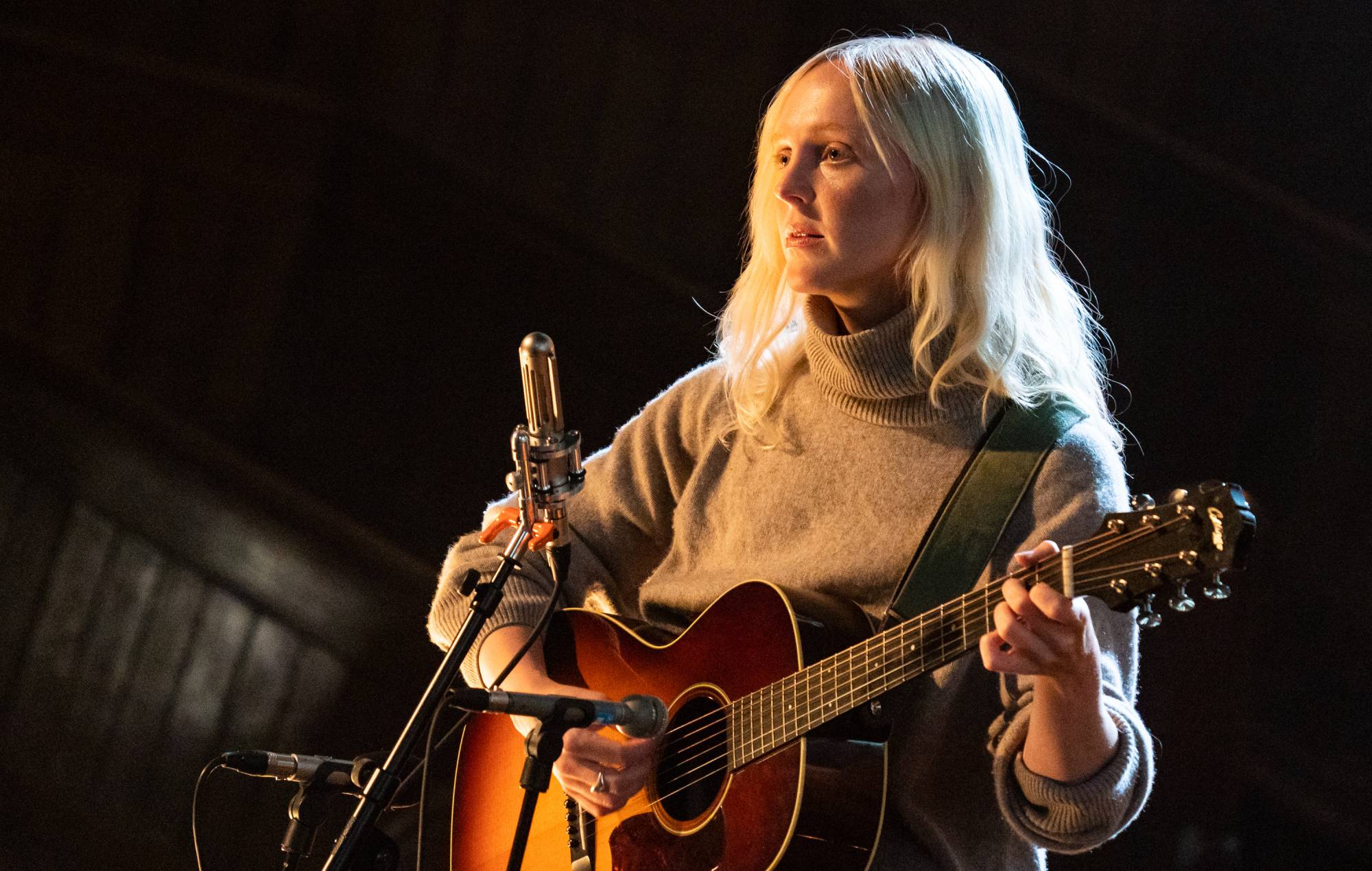 Watch Laura Marling perform heartfelt new song ‘No One’s Gonna Love You Like I Can’