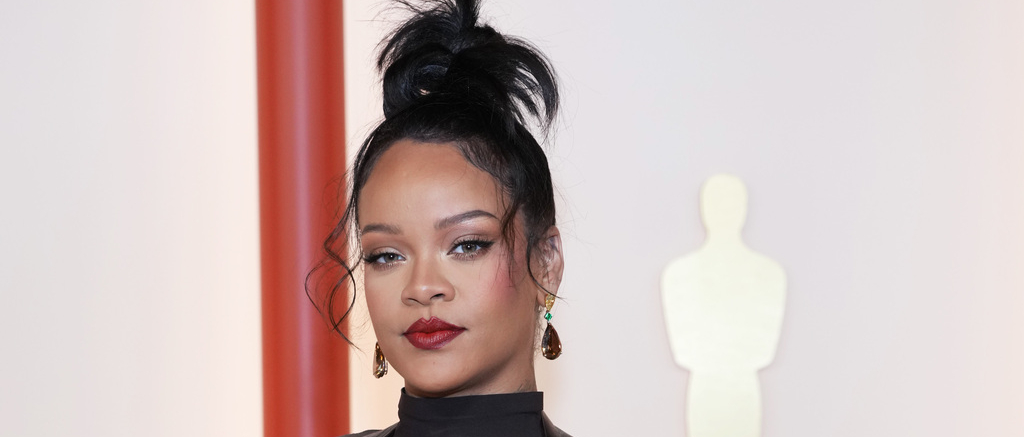 Rihanna Playfully Mooned Friends In A Spontaneous Savage X Fenty Underwear Ad, But Fans Would Prefer Her Musical Goodies