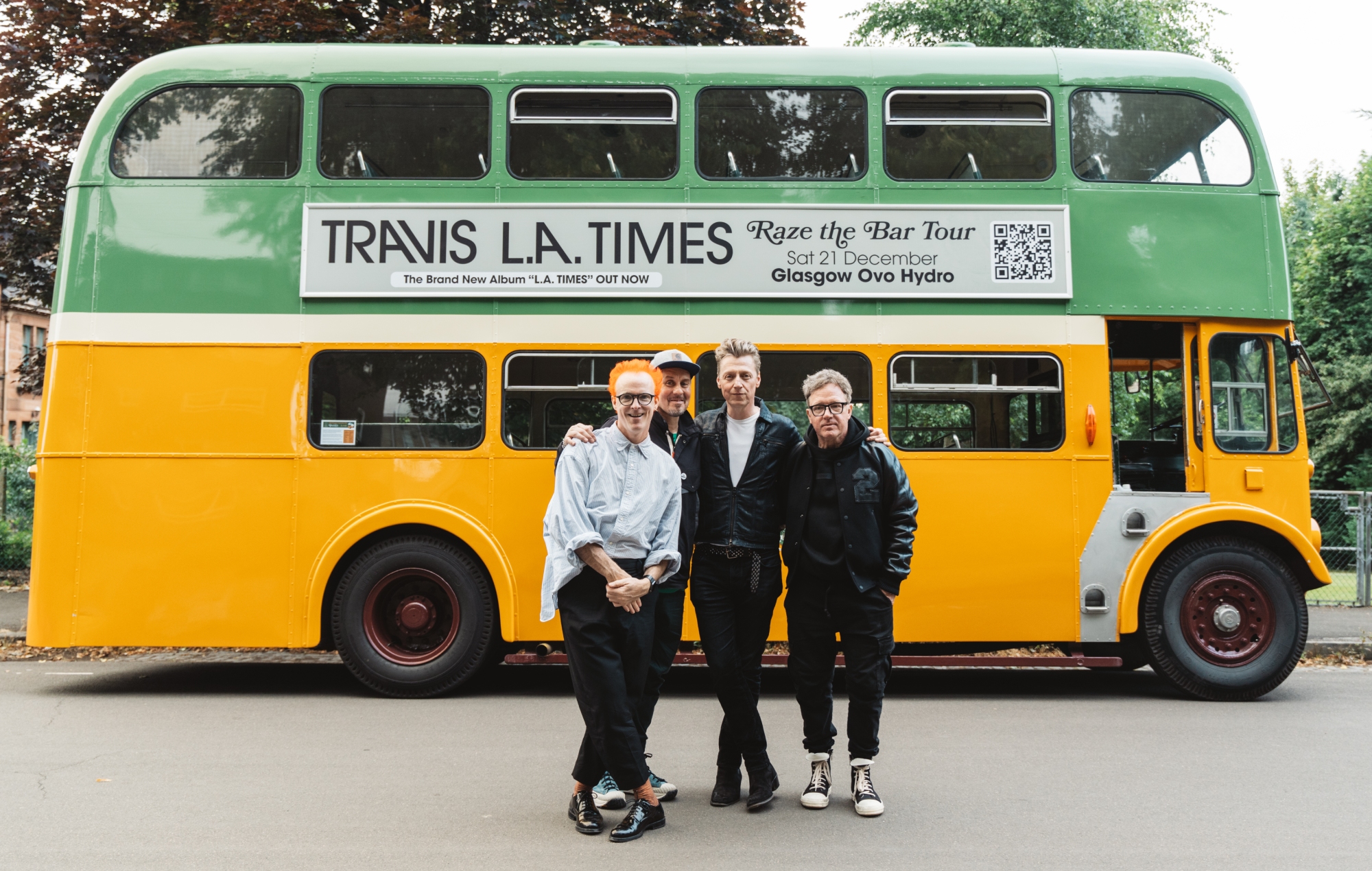 Travis surprise fans by busking in Glasgow City Centre on a vintage double decker bus