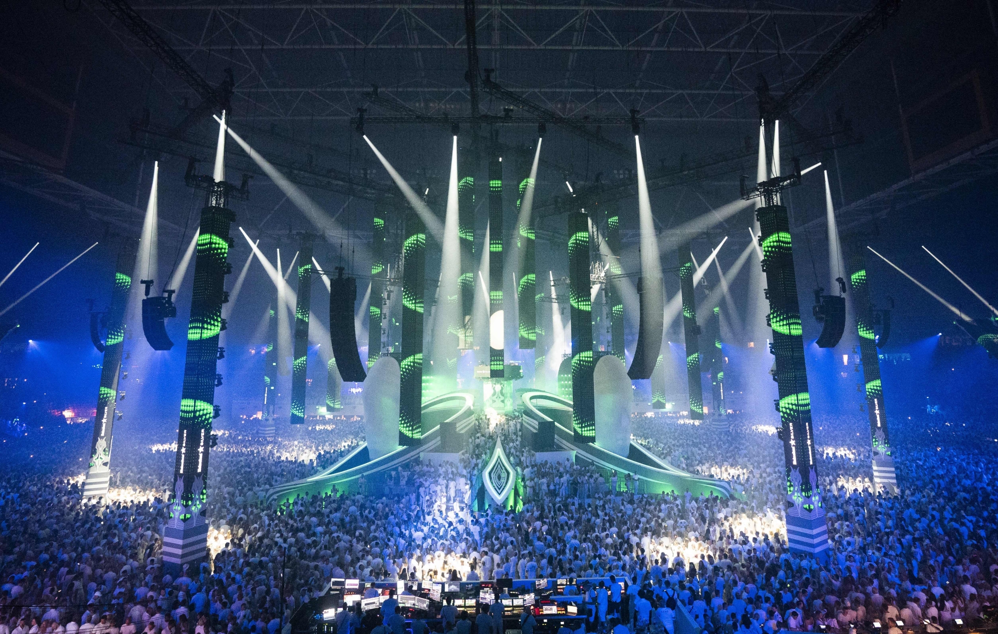 Watch 40,000 people attend “largest hard techno rave ever” in Amsterdam