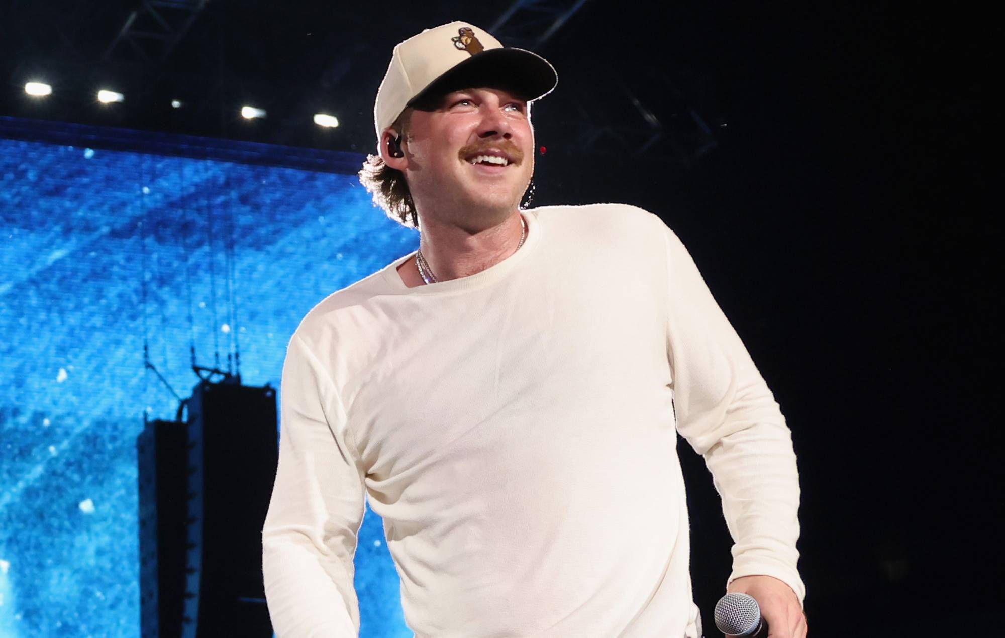 Morgan Wallen gets hit with a fan’s phone during live show in US