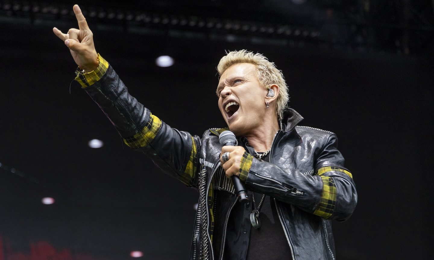 Billy Idol Performs ‘Rebel Yell’ Atop the Empire State Building