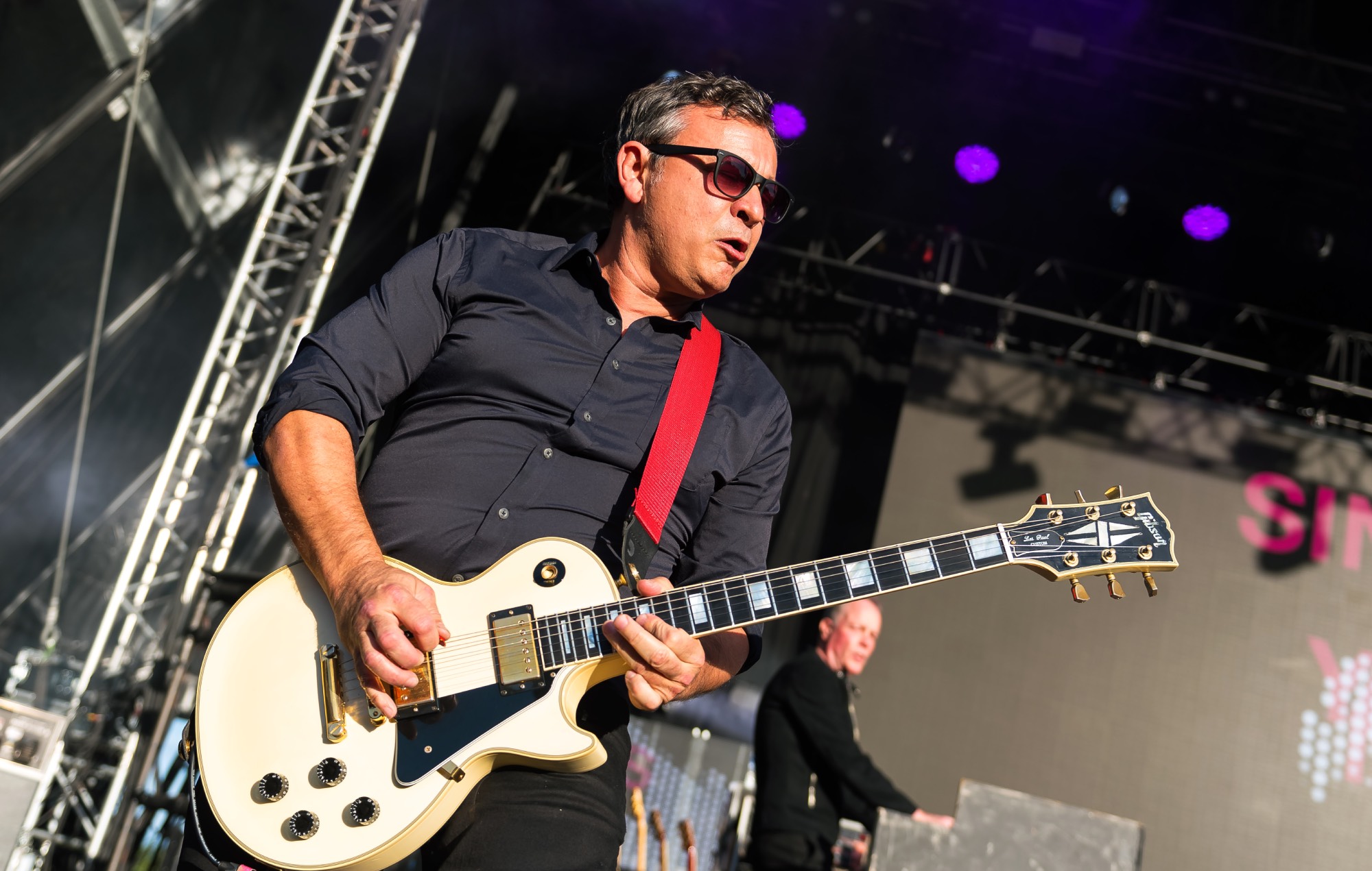 Manic Street Preachers set to release new single ‘Decline & Fall’ later this week