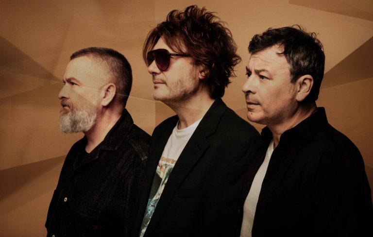 Listen to Manic Street Preachers’ triumphant new single ‘Decline & Fall’