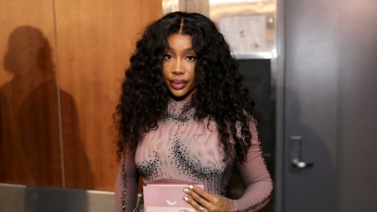 SZA Attempts To Help Fan With Math Homework And Hilariously Fails, Social Media Reacts