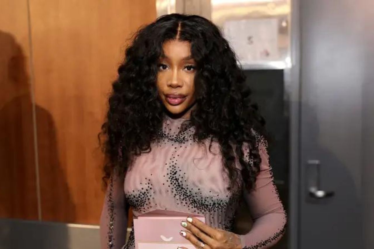 SZA Confirms Third Album ‘LANA’ Is “Coming Soon” on Hot Ones