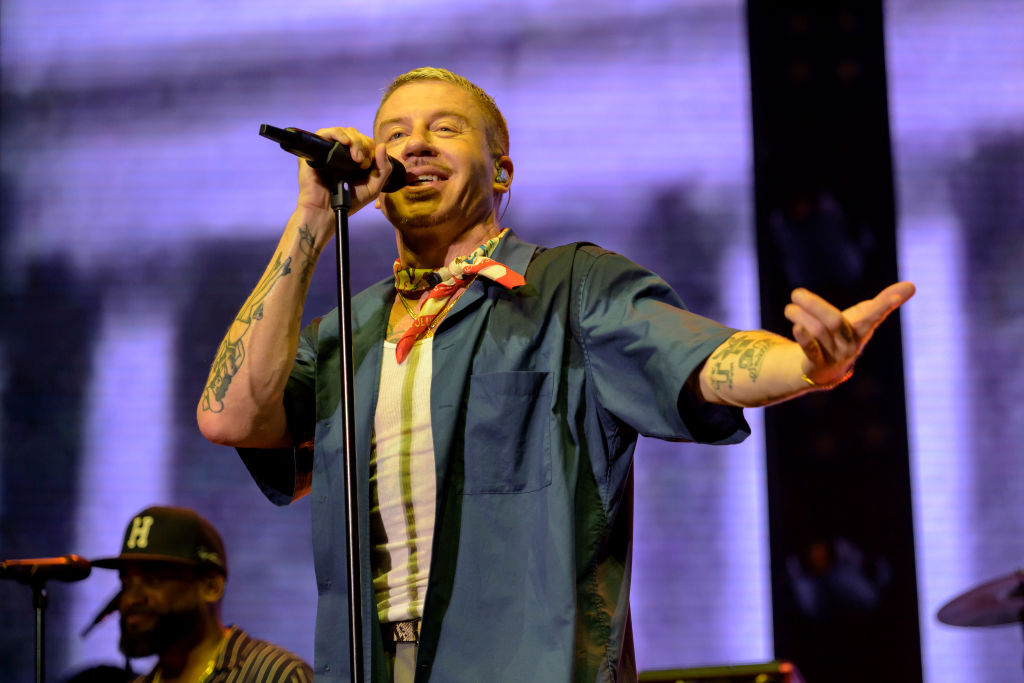 Macklemore  Says “F*ck America” During Concert Supporting Palestine