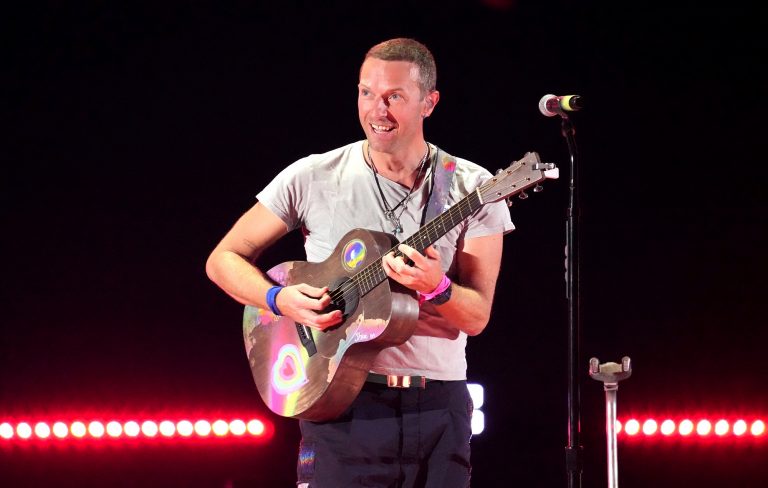 Watch a disguised Chris Martin sing Coldplay’s ‘All My Love’ at a Las Vegas karaoke bar