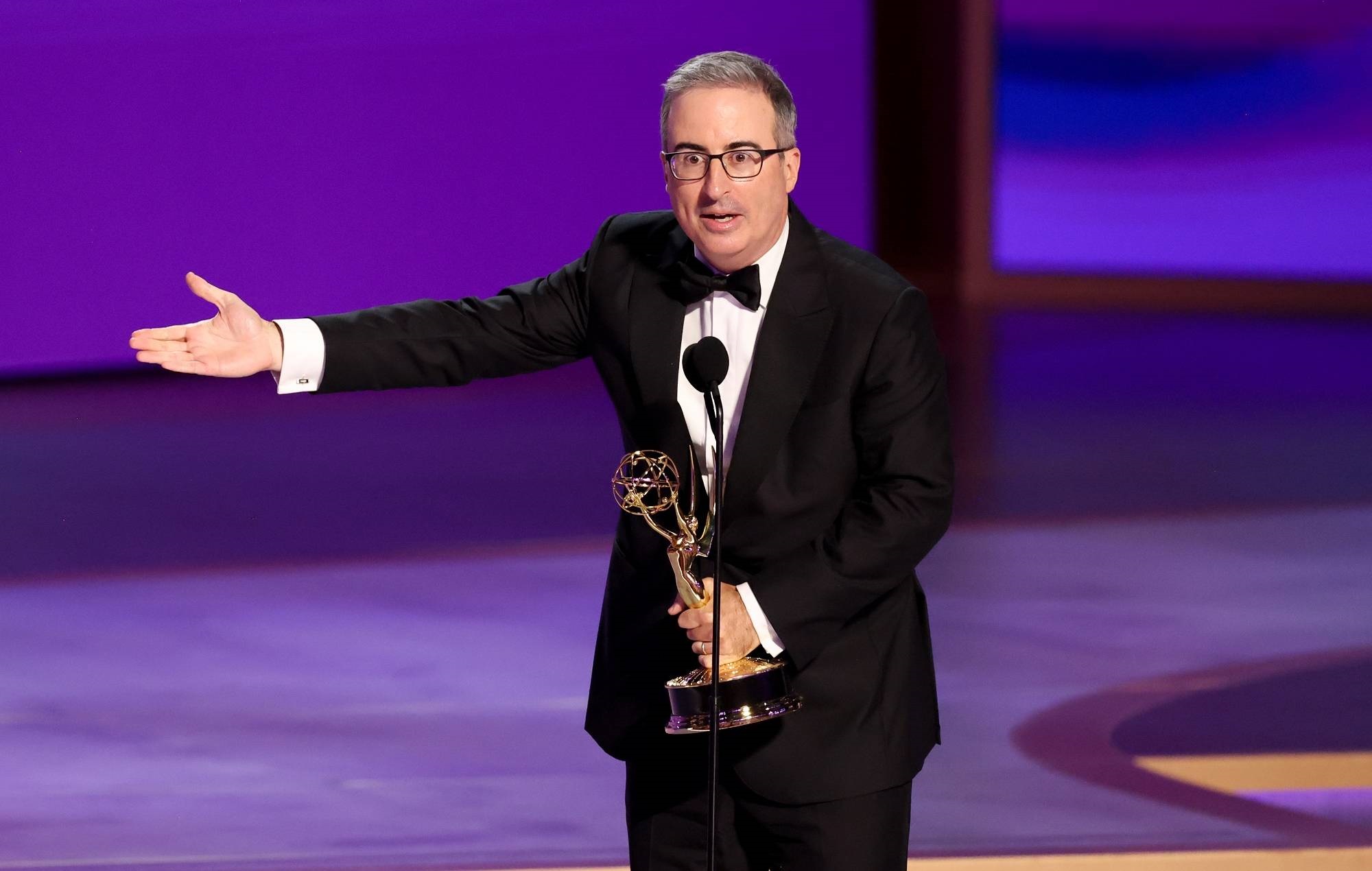 John Oliver wasn’t allowed to finish tribute to his dead dog at Emmys