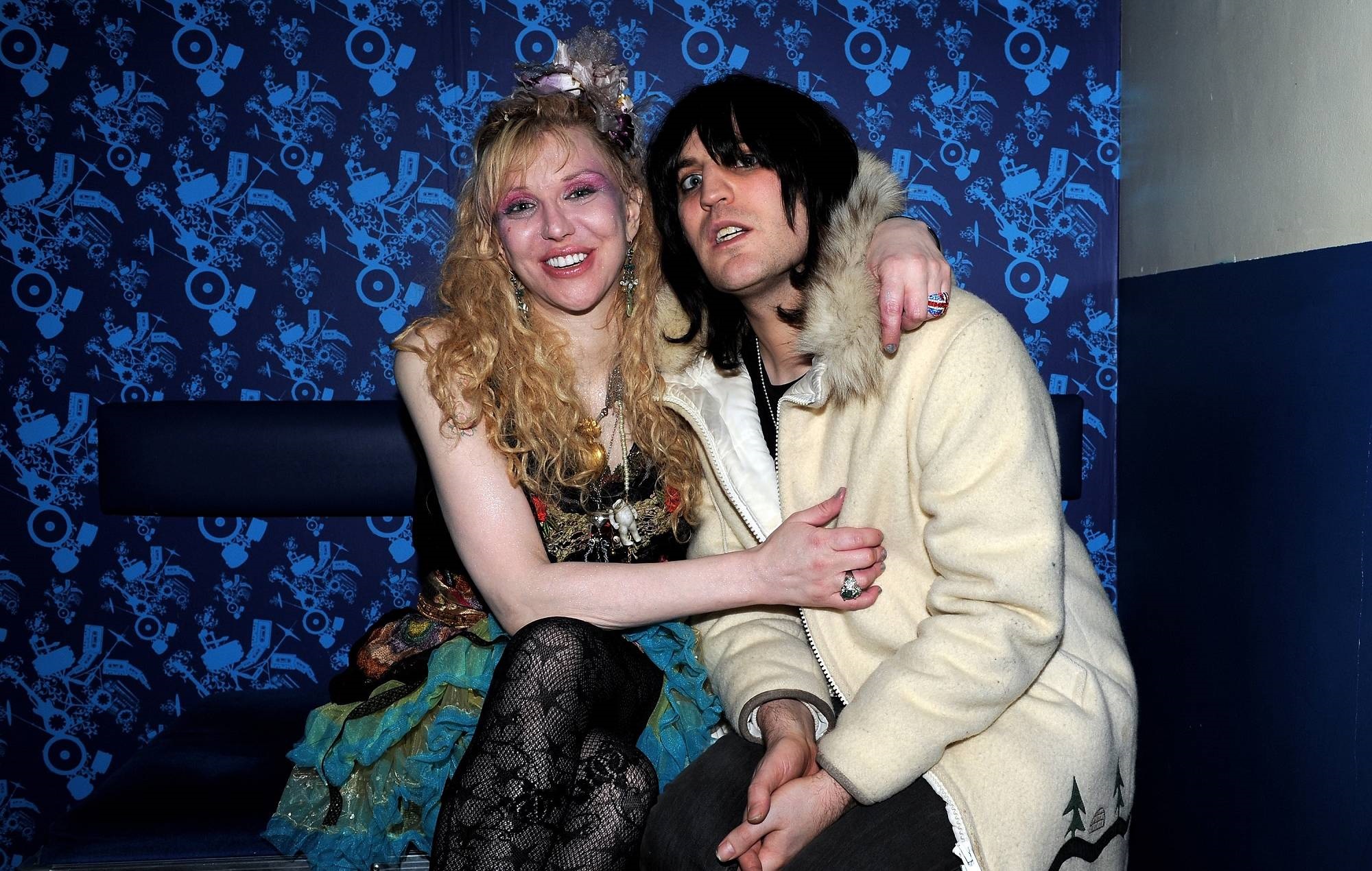 Noel Fielding reflects on “partying” days with Courtney Love in 2000s