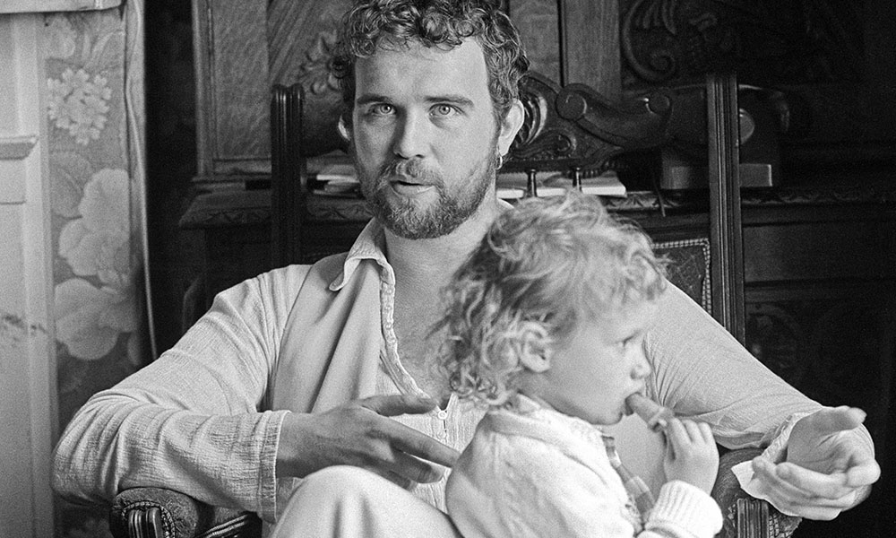 Best John Martyn Songs: 20 Raw Folk Rock Tracks