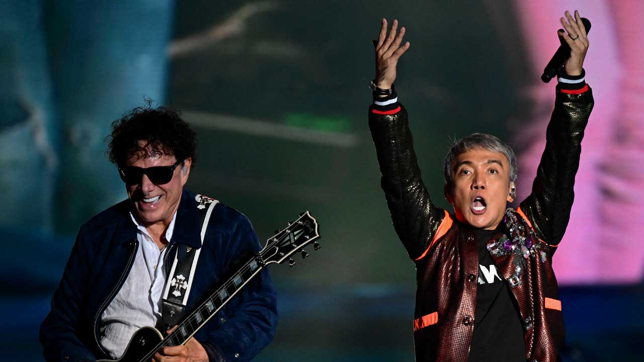 “Absolute garbage fabricated bulls***”: Neal Schon hits back after criticism of Arnel Pineda, blames Avenged Sevenfold for Rock In Rio sound problems